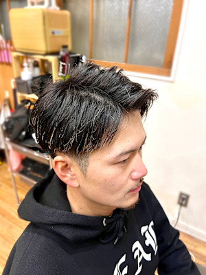 アップバングフェザーショート