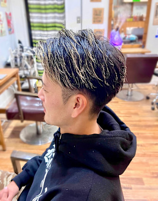 アップバングフェザーショート