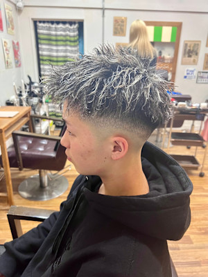 アップバングホワイトハイライトツイスパ