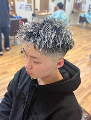 アップバングホワイトハイライトツイスパ