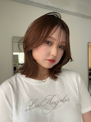 ミディアムレイヤーくびれヘア韓国ヘアミルクブラウン