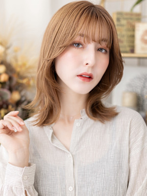 インナーカラーベージュゴールドくびれミディ　シャギーカット