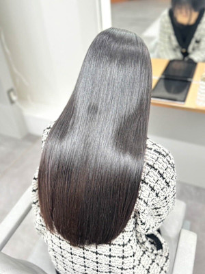 【Elsa 神戸・三宮】圧倒的艶髪ヘア/ 弱酸性縮毛矯正