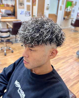 ハードツイストスパイラルパーマホワイトハイライト