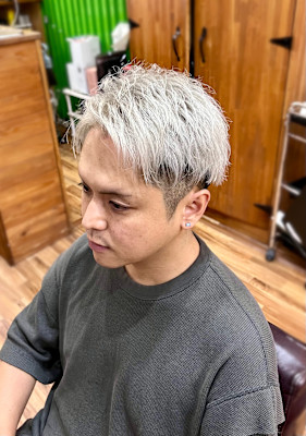 ホワイトブリーチアップバング