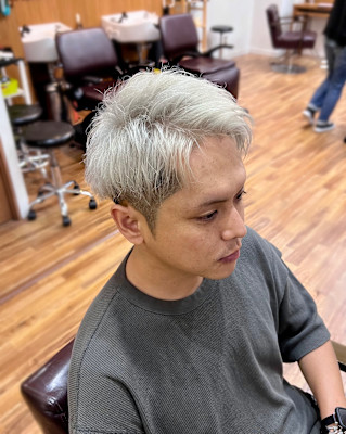 ホワイトブリーチアップバング