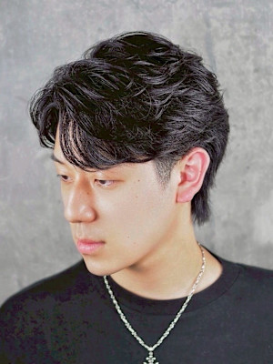 【人気No.1】黒髪センターパート×波巻きマッシュウルフ