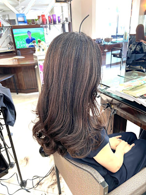 黒染めした髪にハイライト！