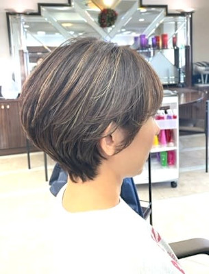 ショート　白髪ぼかしハイライト