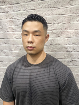 サイドパートスキンフェード