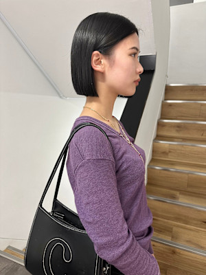 切りっぱなしボブ丸くない大人ボブ透明感ダークグレージュ艶髪