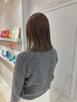 切りっぱなしボブ外ハネ大人ボブ髪質改善アッシュグレージュ艶髪