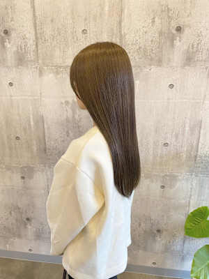 さらツヤストレート《ARCH CHIAKI》