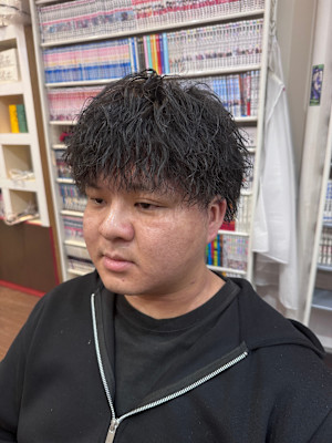 ゆるめの縦落ちツイストスパイラルパーマ