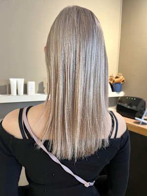 派手髪・ハイトーンカラー・デザインカラー・ブリーチ専門美容室