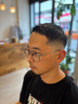 「清潔感と男らしさを両立！今人気のスキンフェードスタイル