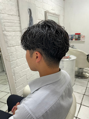 ビジネスにも◎スッキリと動かすシャドウパーマ