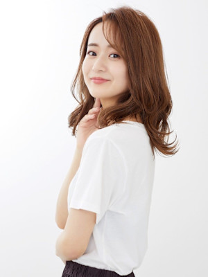 くびれミディアム/外ハネミディ