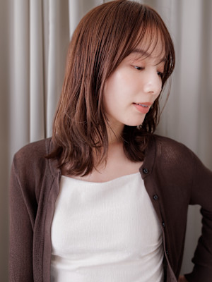 ハッシュカットくびれヘア顔周りレイヤースタイル30代40代