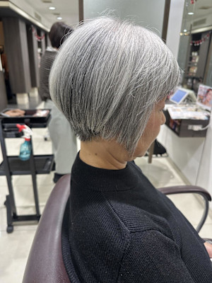 刈り上げ前下がりボブ