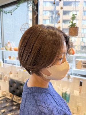 大人の柔らか丸みショートボブ