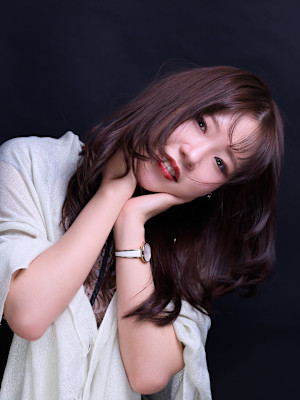 ラベンダーグレージュ×大人レイヤーカット