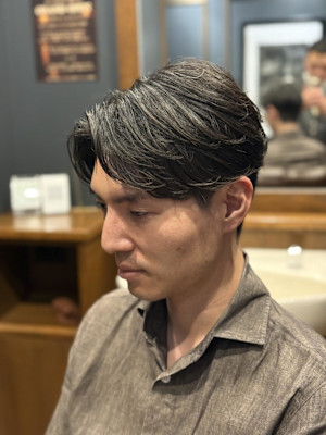 メンズ　センターパート　フェザーパーマ　刈り上げ