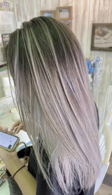 バレイヤージュ/外国人風/海外風/ストレートヘアー