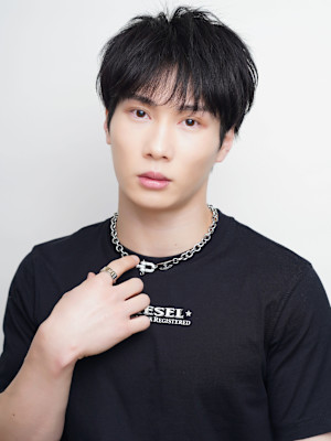 メンズショート 眉毛カット 20代 スパイキーショート 韓国