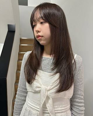 セミロングナチュラルレイヤー小顔顔まわりくすみベージュ