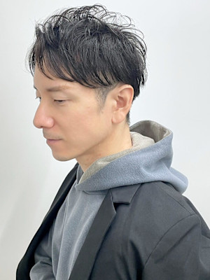 黒髪ショート ツーブロック ニュアンスパーマ ビジネス