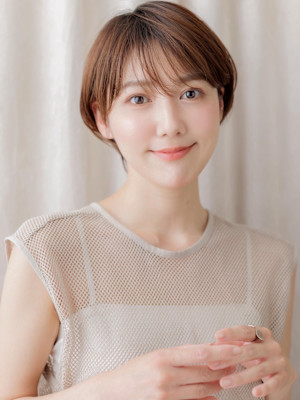 ヘーゼルブラウン大人美人耳掛け小顔丸みショート30代40代