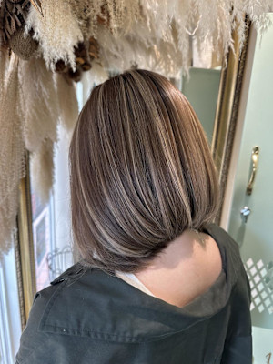 ボブとハイライトとベージュ