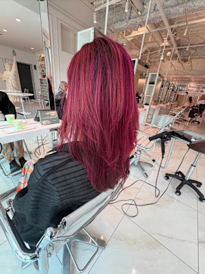 ビビットピンク