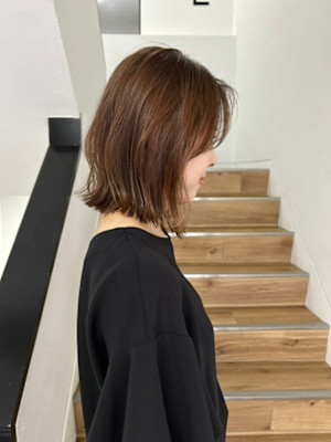 切りっぱなしボブ外ハネボブレイヤーボブ大人ボブマロンベージュ