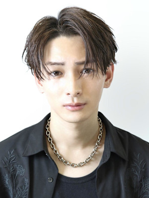 センターパートフェザー