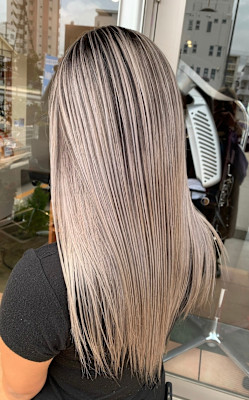 “ツヤ×透明感”で叶える！大人可愛い上品グレージュ