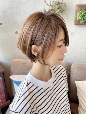 柔らか質感の小顔ショート