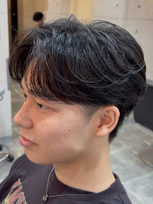 ニュアンスパーマ　リバースセンターパート　毛流れパーマ 