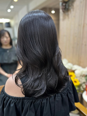 透明感グレージュ　美髪ミディアムレイヤー　髪質改善