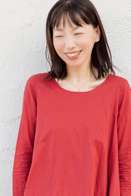 簡単スタイリングで即おしゃれ！トレンドの切りっぱなしミディ！