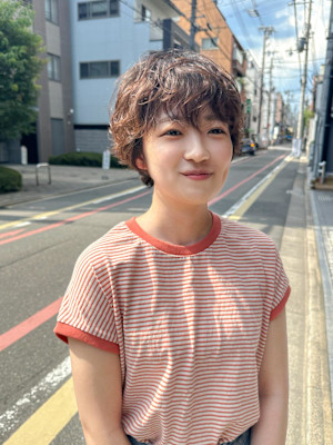 くしゃっとパーマのマッシュショート