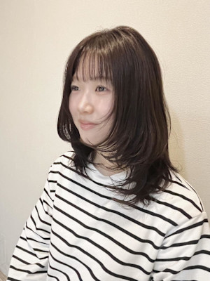 抜け感たっぷり！シースルーバング×くびれミディで愛され顔に♪