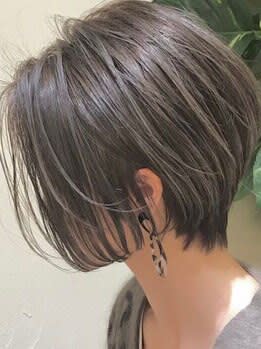 大人可愛いクールショートボブ ハイライト グリーンアッシュ