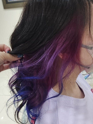 おしゃれ大人のグラデーションイヤリングカラー パープルブルー