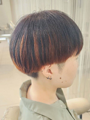おしゃれ大人のインナーカラー マッシュショート デザインカラ