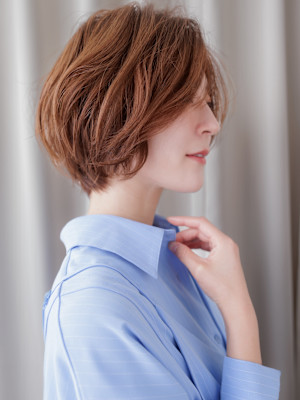 ゆるふわミディアム大人美人かきあげショートボブ30代40代