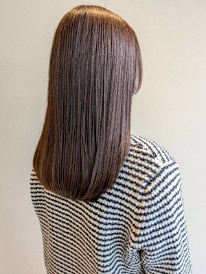 アッシュブラウン 髪質改善 透明感カラー 艶髪 20代 