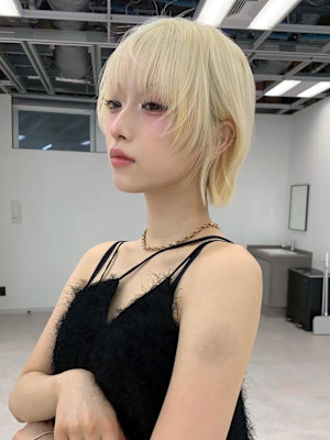 透明感抜群ホワイトブロンド