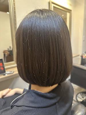 パツっと内巻きボブ